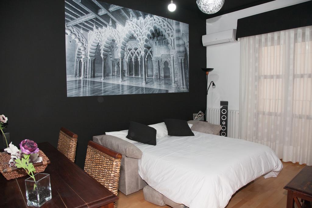 Lucero Dos Catedrales Appartement Zaragoza Buitenkant foto